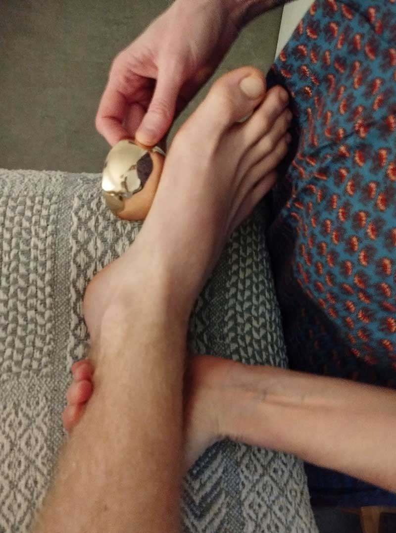 LES MASSAGES - MYRIAMASSAGE dans le Finistère 29 : Les Massages de Myriam PUJOL: MASSAGE TÊTE SHIROTCHAMPI et MASSAGE PIEDS AU BOL KANSU. Je propose mes prestations à mon cabinet, en résidences pour personnes âgées et en entreprises en Pays Bigouden et alentours.