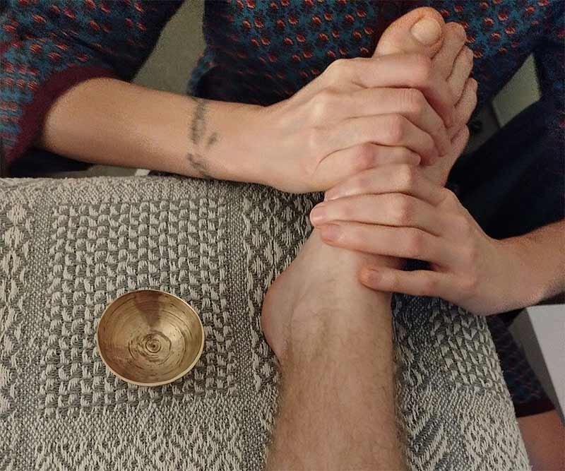 LES MASSAGES - MYRIAMASSAGE dans le Finistère 29 : Les Massages de Myriam PUJOL: MASSAGE TÊTE SHIROTCHAMPI et MASSAGE PIEDS AU BOL KANSU. Je propose mes prestations à mon cabinet, en résidences pour personnes âgées et en entreprises en Pays Bigouden et alentours.