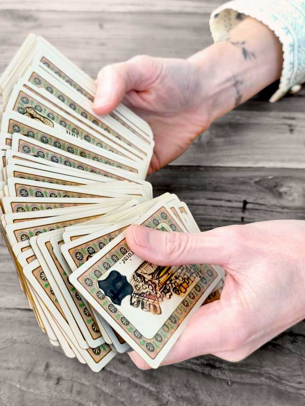 MYRIAMASSAGE :  : Massages & Guidance dans le Finistère 29, en Bretagne … Quimper, Brest … Myriam PUJOL vous propose : la guidance, Tirage Oracle de Belline, le nettoyage énergétique, le massage énergétique, le masssage tête Shirotchampi, le masssage pieds au Bol KANSU en résidences pour personnes âgées et en entreprises en Pays Bigouden et alentours. Brest, Quimper, Lorient, Rennes, Nantes, Saint-Malo